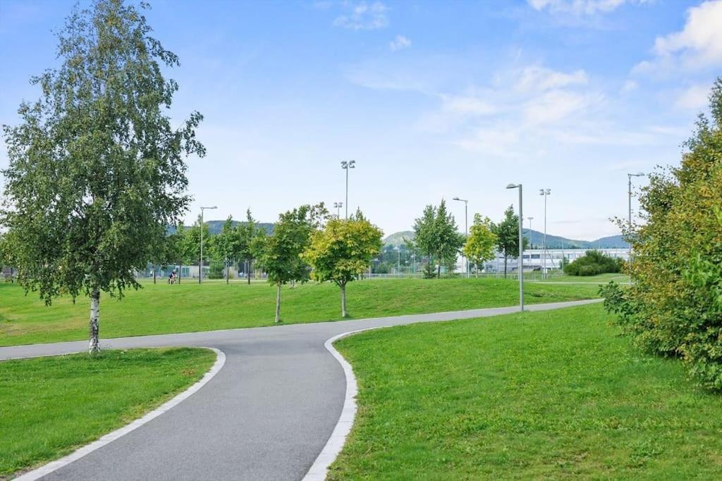 Scandpoint Apartment Fornebu Near Sea Front With Outdoor Walk! Stabekk Esterno foto